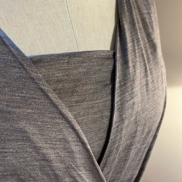 Banana Republic silk sleeveless top - Picture 2 of 5